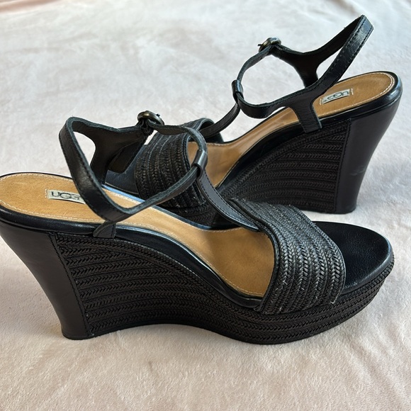 UGG Fitchie T strap Wedge Sandals Black Size 8.5 - Picture 7 of 8